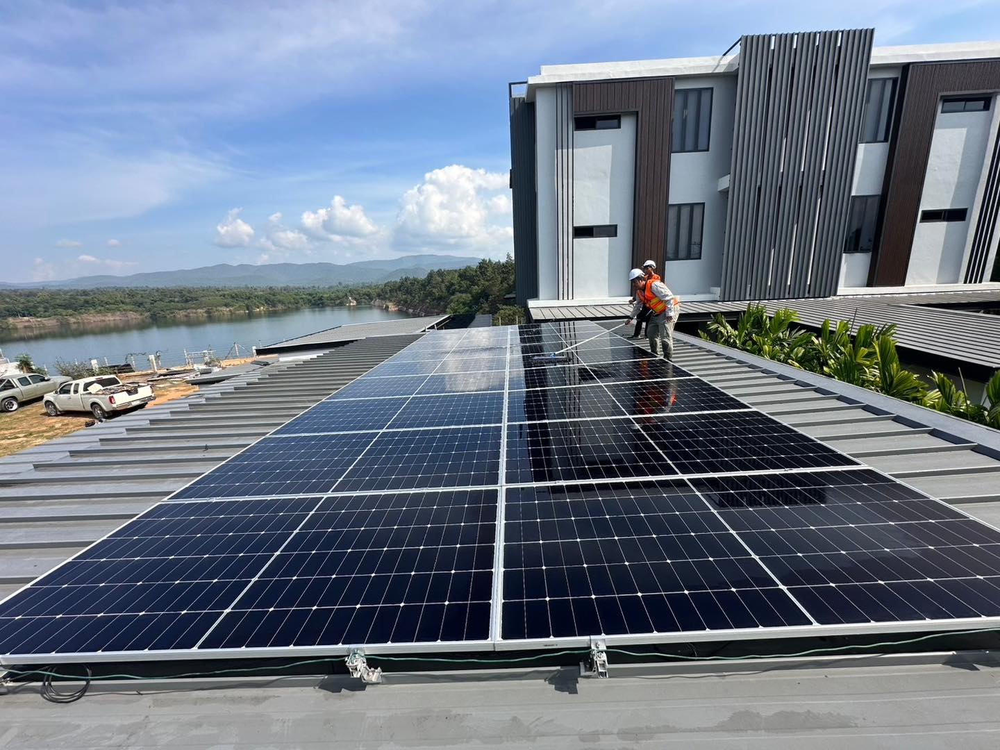 Read more about the article บริการล้างแผงและตรวจเช็คระบบ